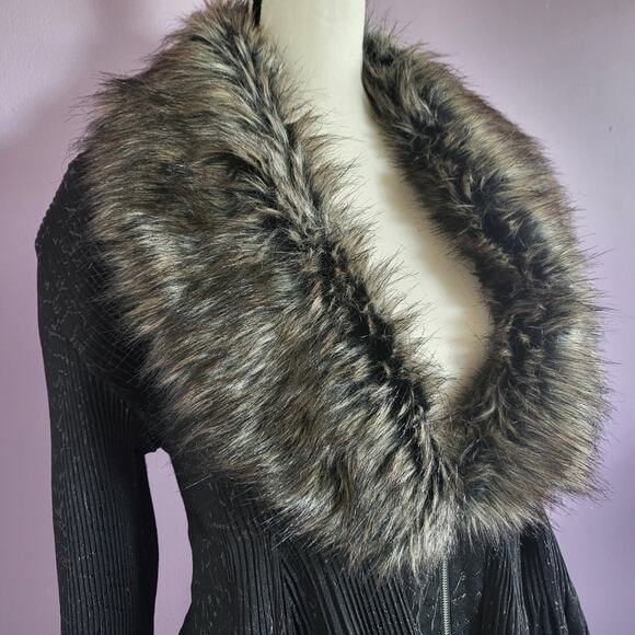 Talk of the Walk Pleated Waterfall Low Cut Faux Fur Balloon Sleeve Jacquard Coat - Picture 5 of 16